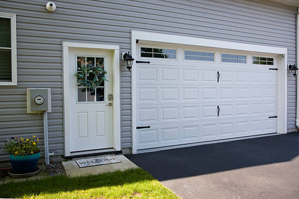 24/7 Emergency Garage Door Panel Replacement experts in Friendswood, TX